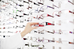 Female optician suggest glasses